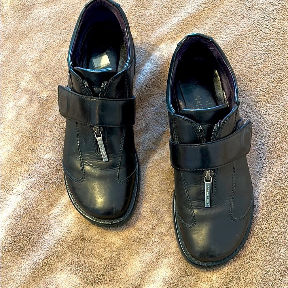 Donald J Pliner 6.5 All Leather Upper,  Leather Lining Top Zip Magnetic Strap